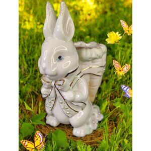 Lenox Petals and Pearls Bunny Rabbit Planter Vase, Easter Spring Carrot Bow Tie